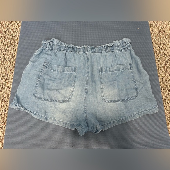 Women’s Harlow chambray “denim” shorts - Picture 3 of 3